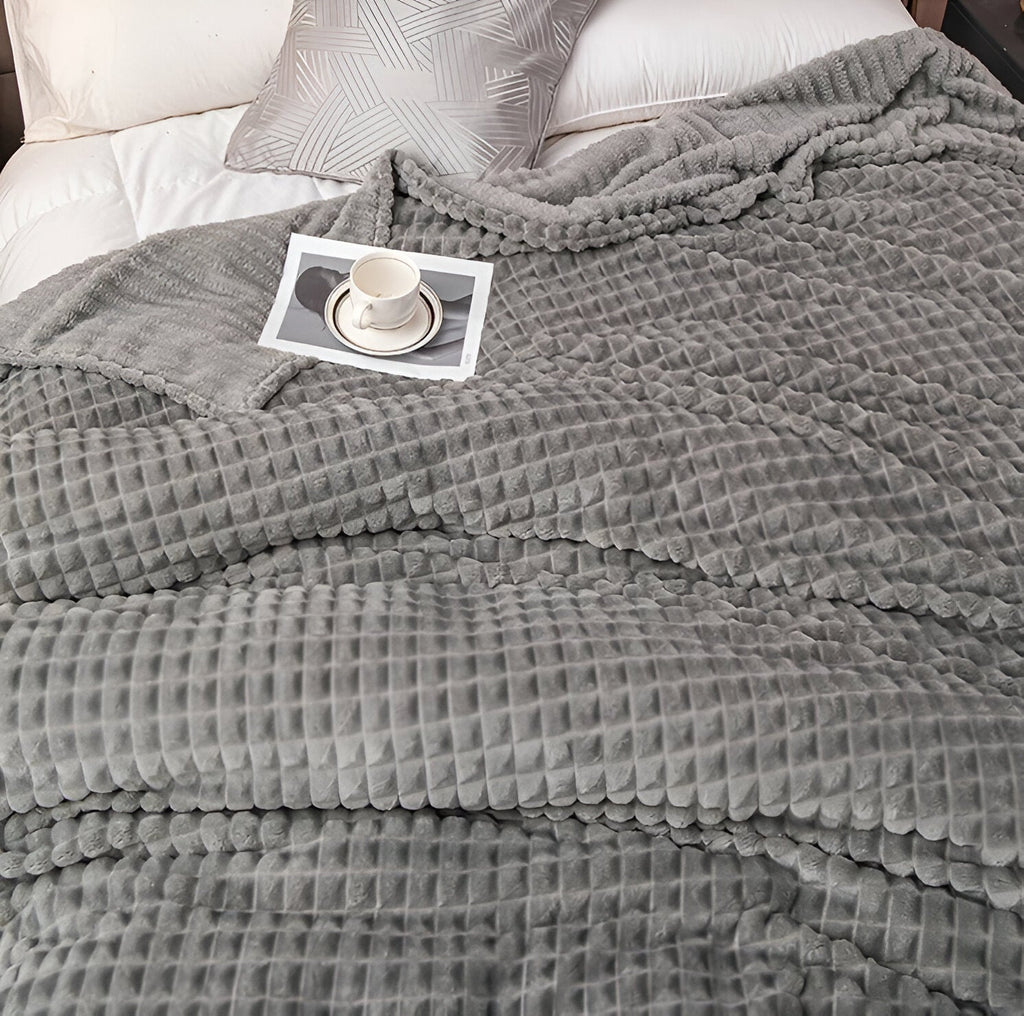 Junips | EliteWave Plaid - Ultrafluffy structured coral fleece blanket