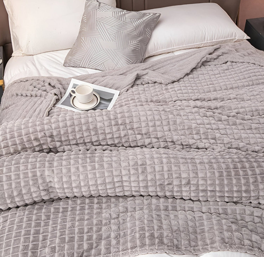 Junips | EliteWave Plaid - Ultrafluffy structured coral fleece blanket
