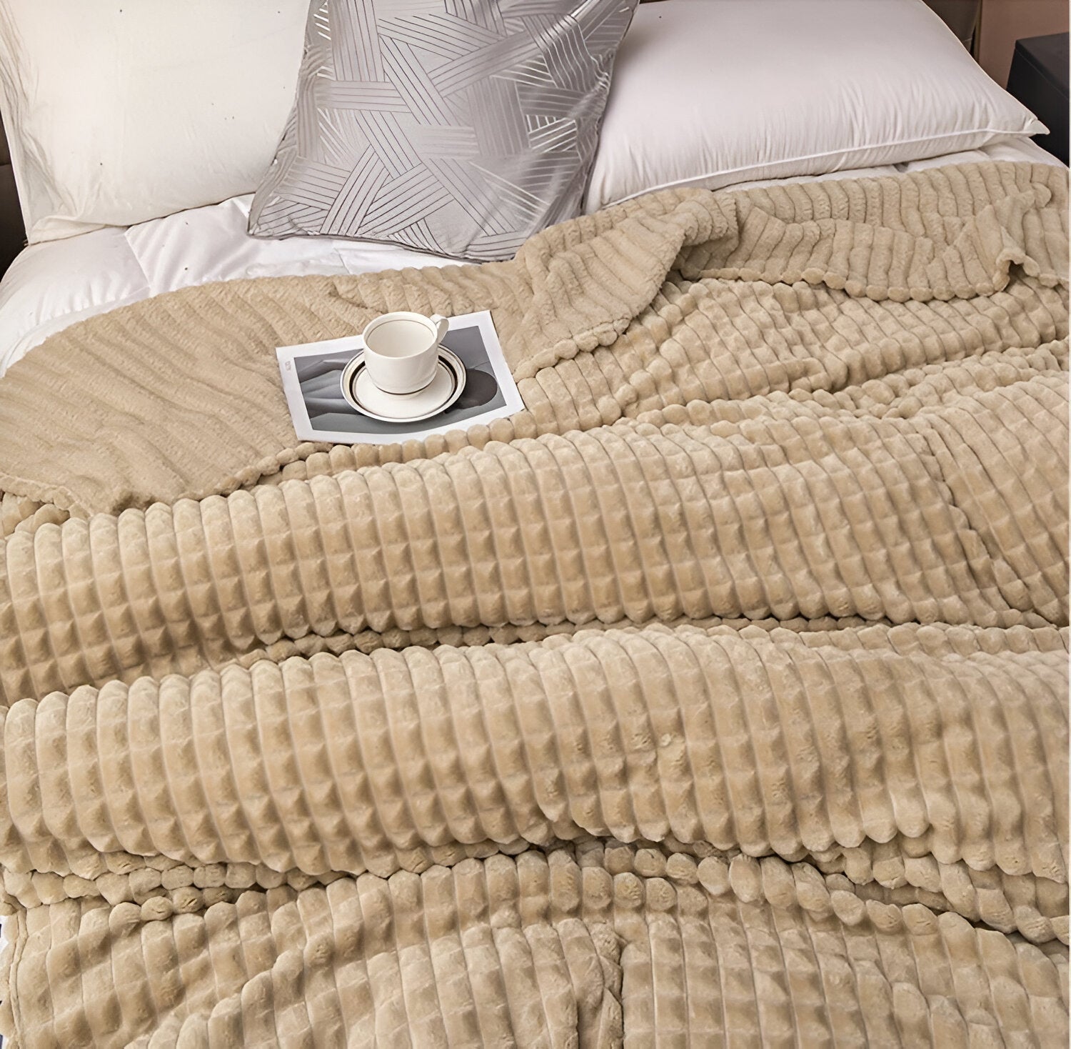 Junips | EliteWave Plaid - Ultrafluffy structured coral fleece blanket