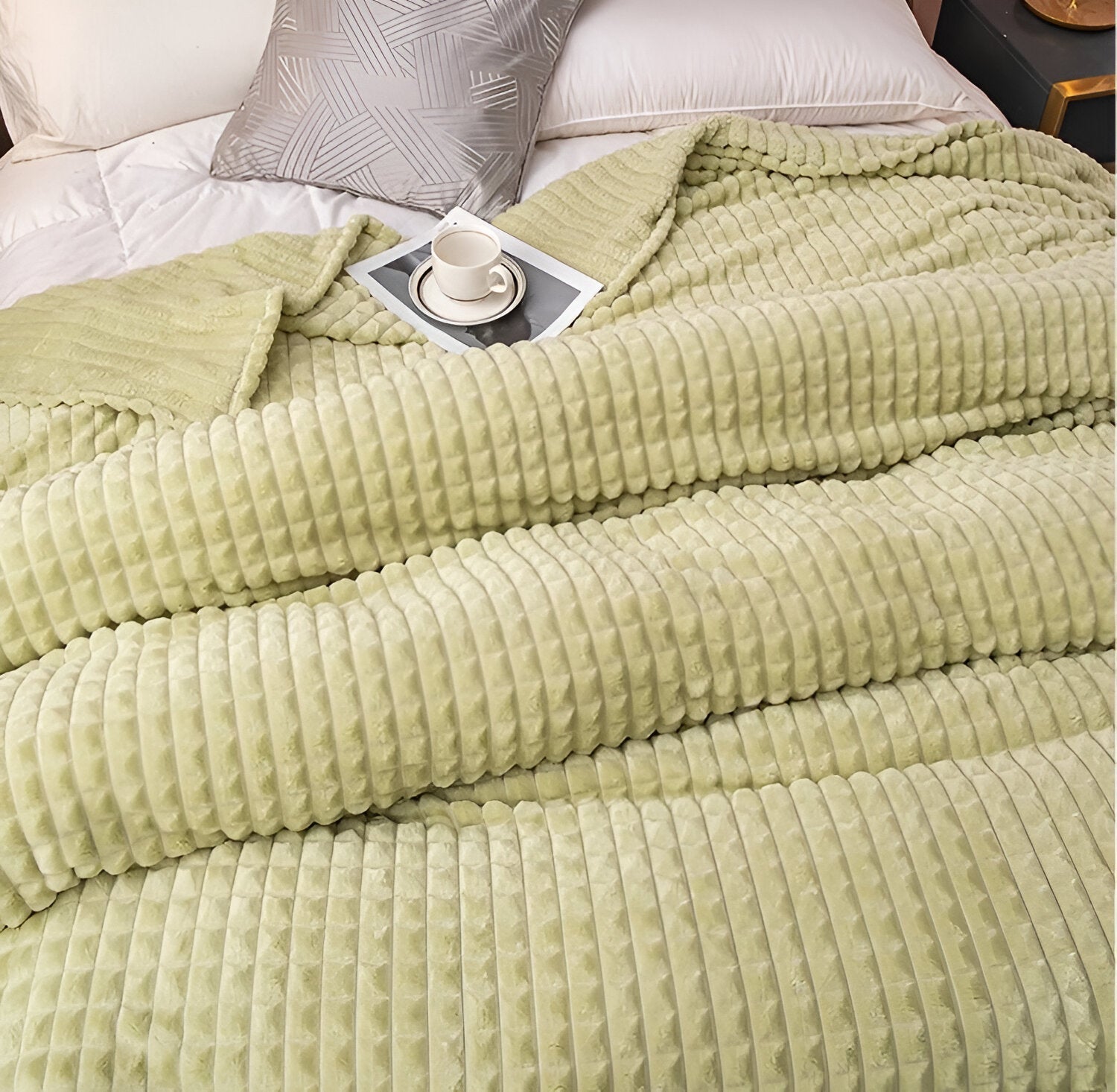 Junips | EliteWave Plaid - Ultrafluffy structured coral fleece blanket
