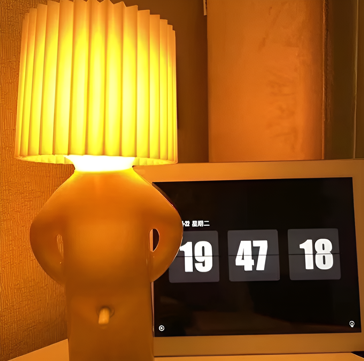 Junips | Table lamp - Creative little Shy Boy LED lamp