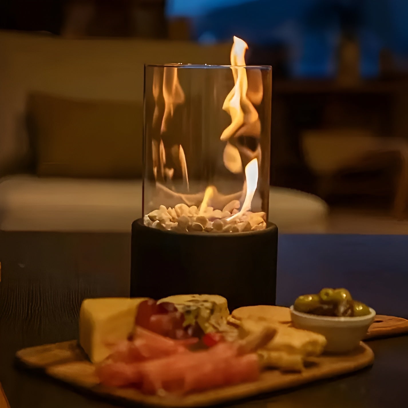 Junips | SleekFlame - Stylish black metal base table fire pit
