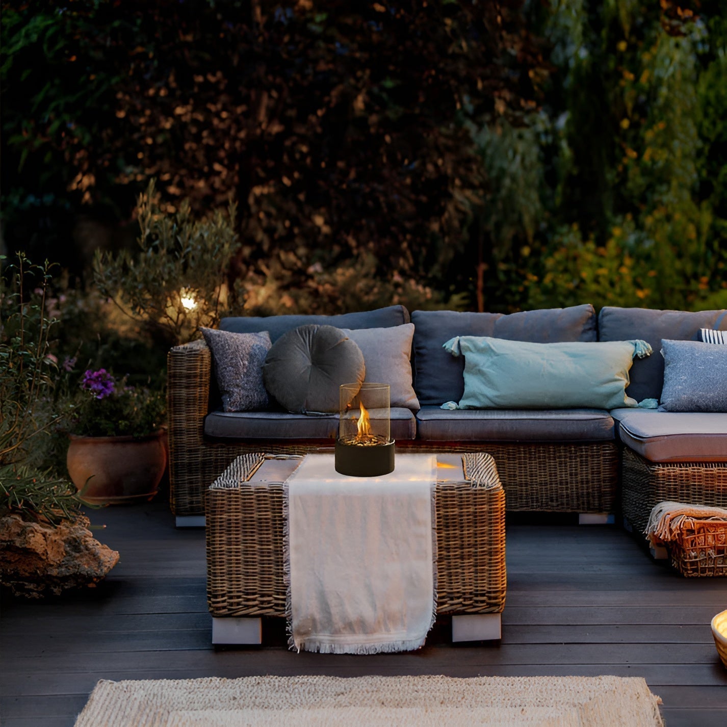 Junips | SleekFlame - Stylish black metal base table fire pit