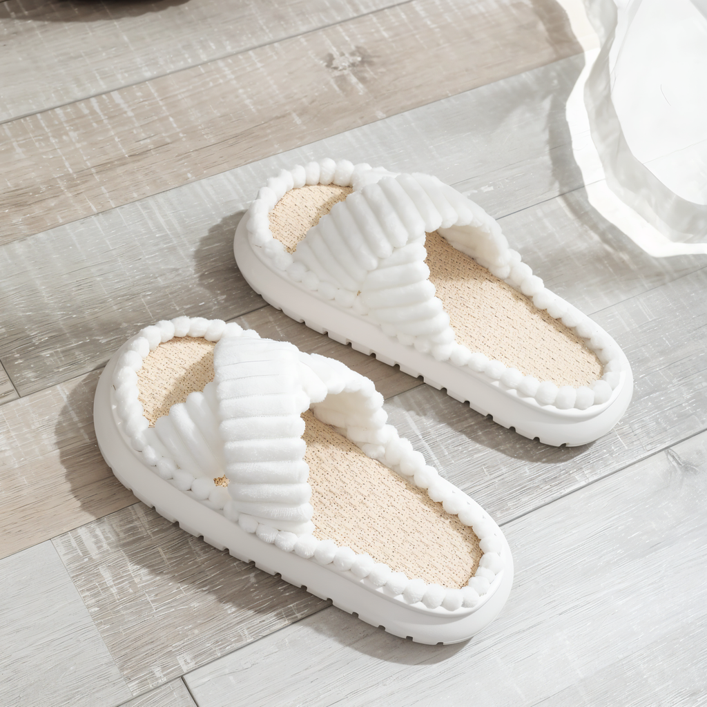 Junips | Sofie - Lined slippers made of plush with cross band