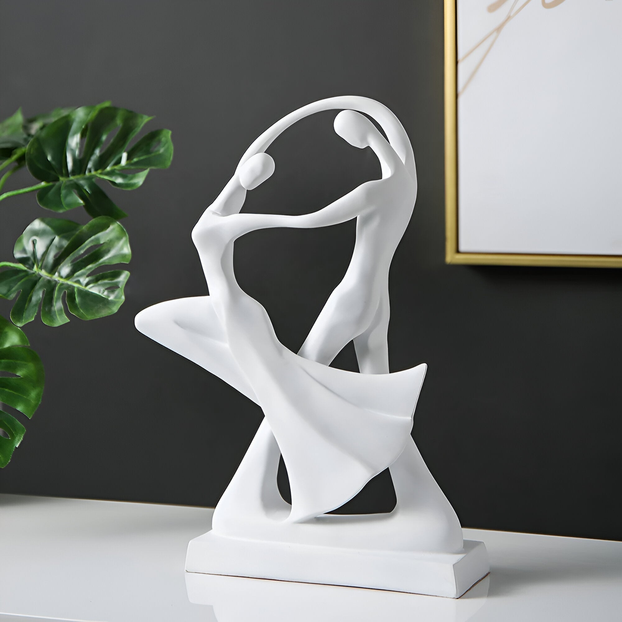 Junips | SwayDuo | Modern dancing resin sculpture