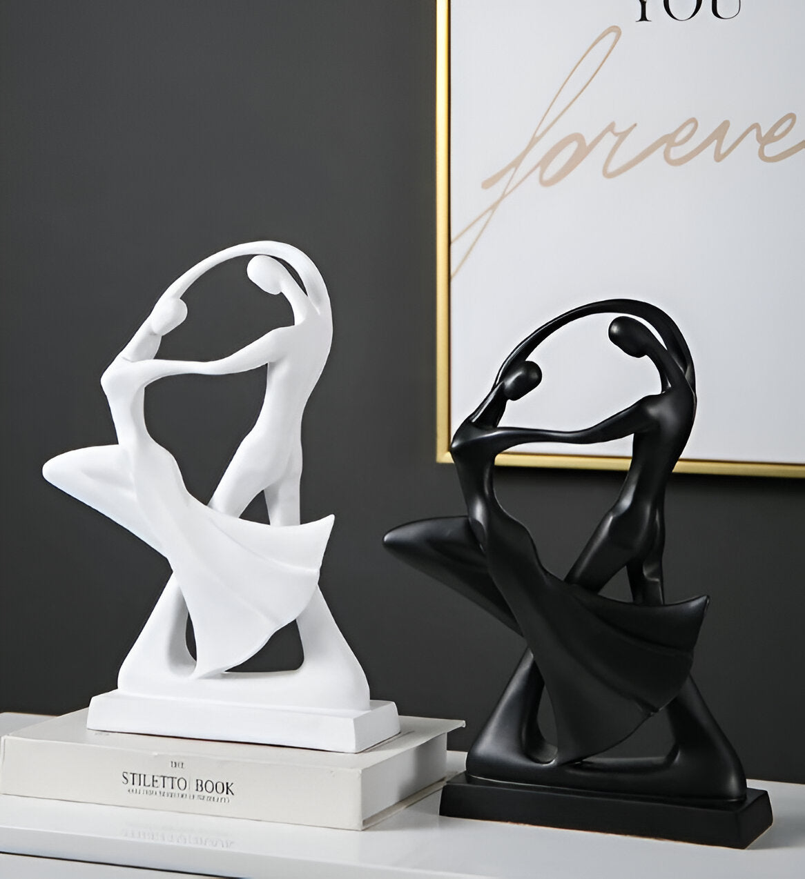 Junips | SwayDuo | Modern dancing resin sculpture