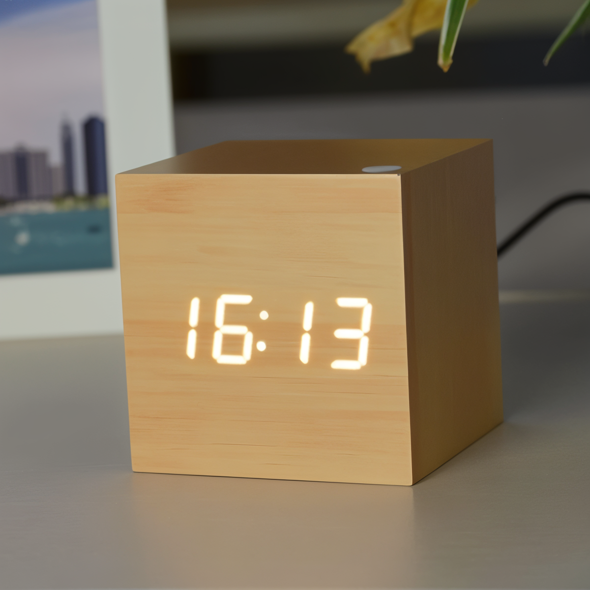 Junips | Digital LED Clock - Cube Clock - Wooden Clock