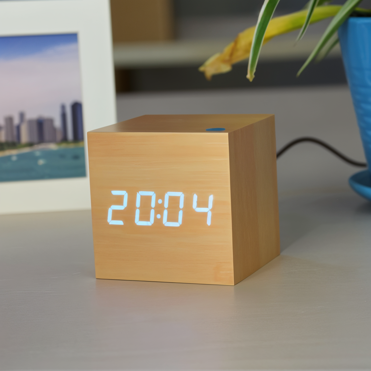 Junips | Digital LED Clock - Cube Clock - Wooden Clock