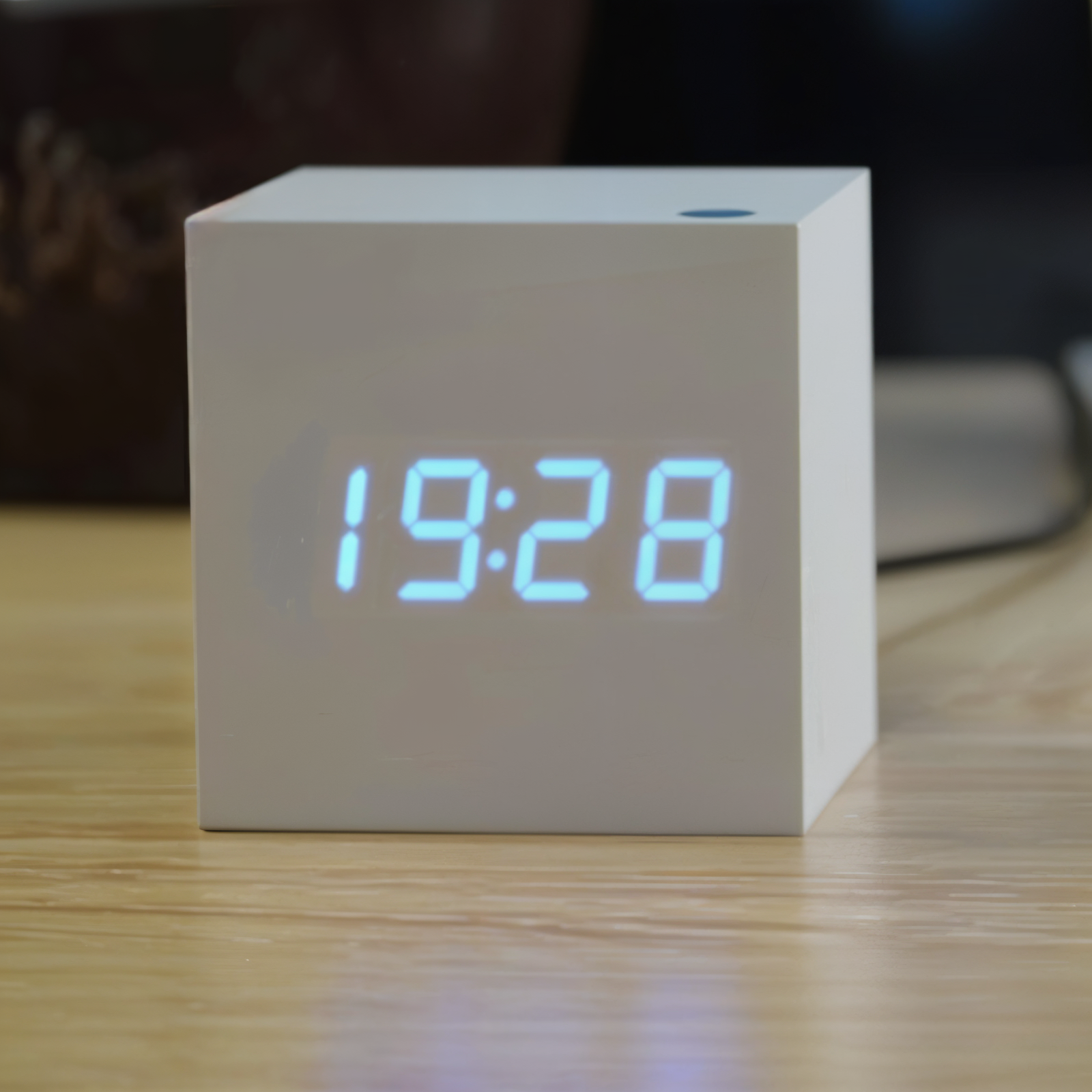 Junips | Digital LED Clock - Cube Clock - Wooden Clock