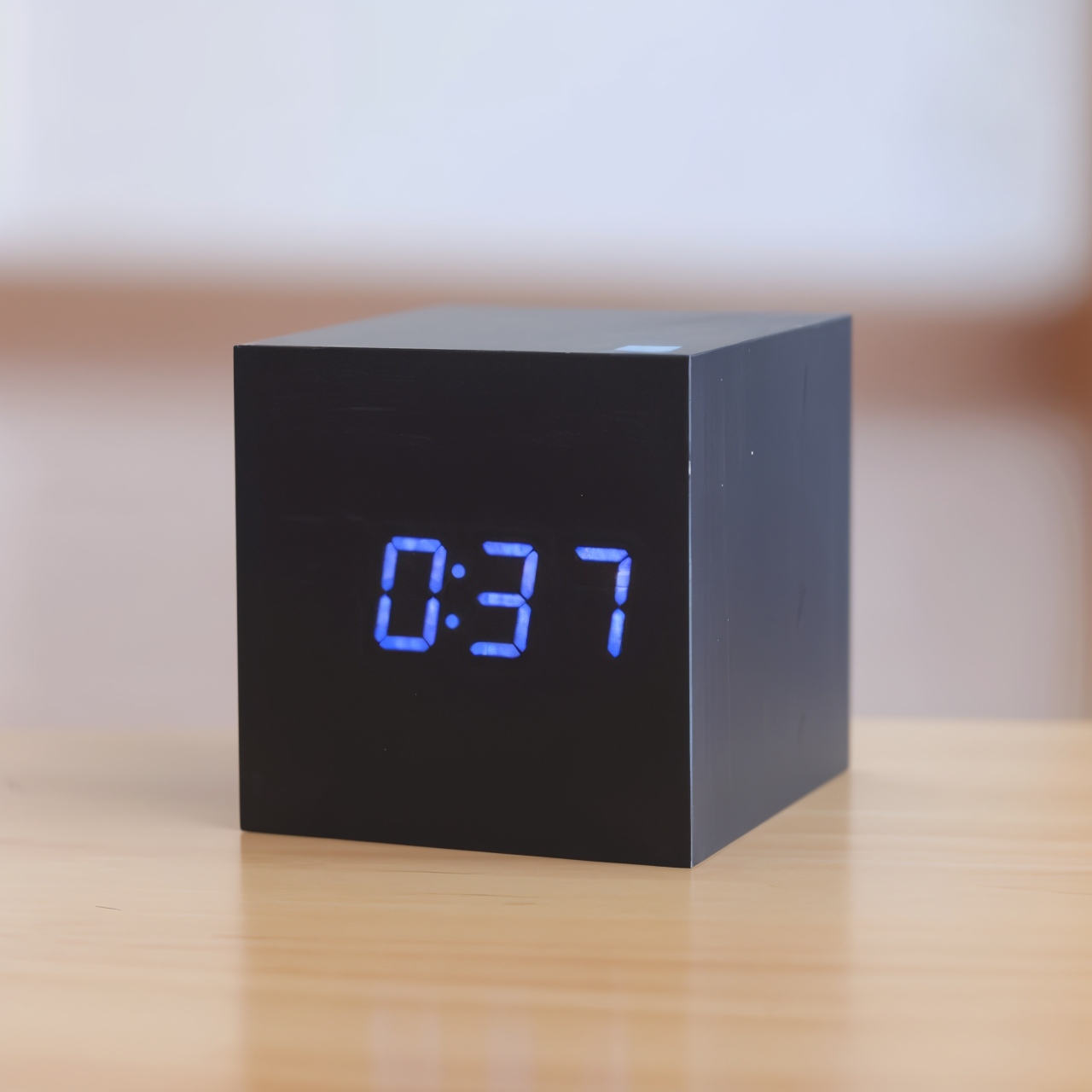 Junips | Digital LED Clock - Cube Clock - Wooden Clock