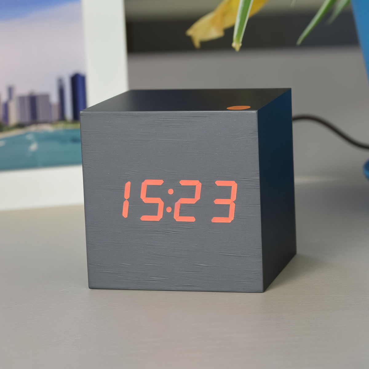 Junips | Digital LED Clock - Cube Clock - Wooden Clock