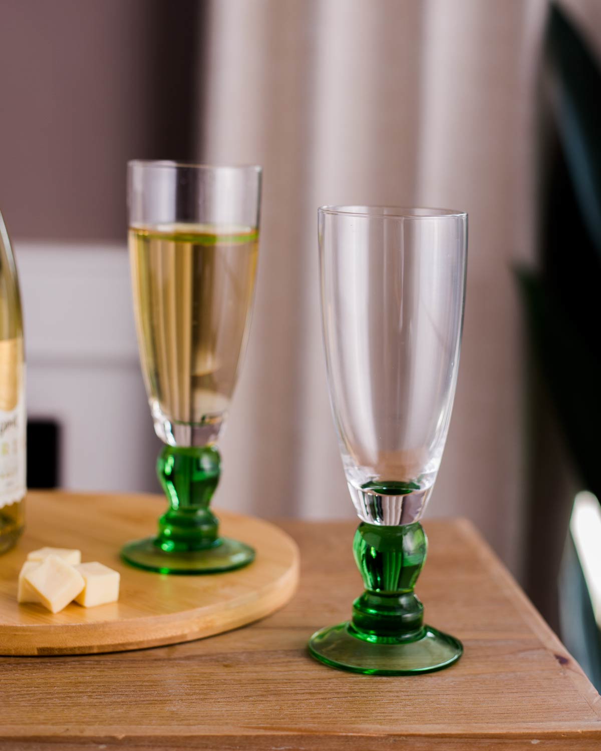 Junips | Swirl Green Champagne Flute - Set of 6
