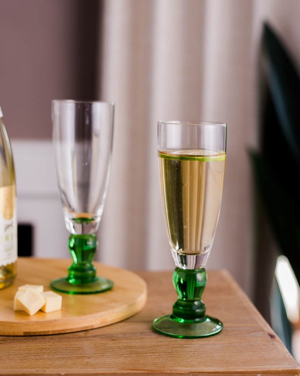 Junips | Swirl Green Champagne Flute - Set of 6