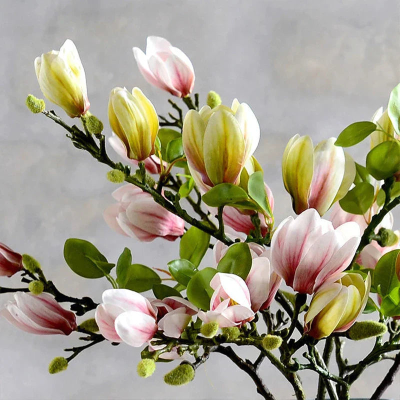 Junips | SilkSplendor - Life-like artificial magnolia branches
