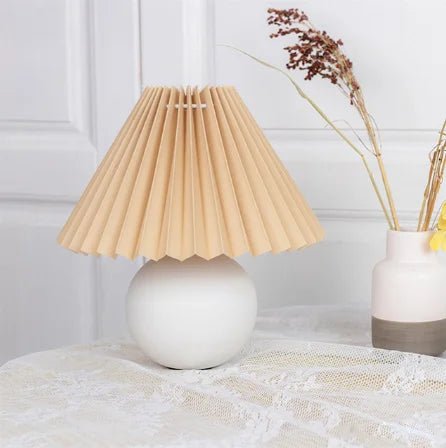 Junips | Elegant Vintage Table Lamp with Foldable Lampshade