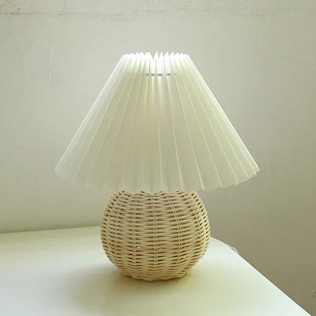 Junips | Elegant Vintage Table Lamp with Foldable Lampshade