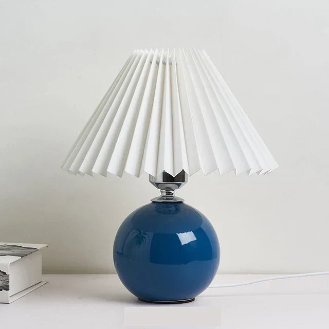 Junips | Elegant Vintage Table Lamp with Foldable Lampshade