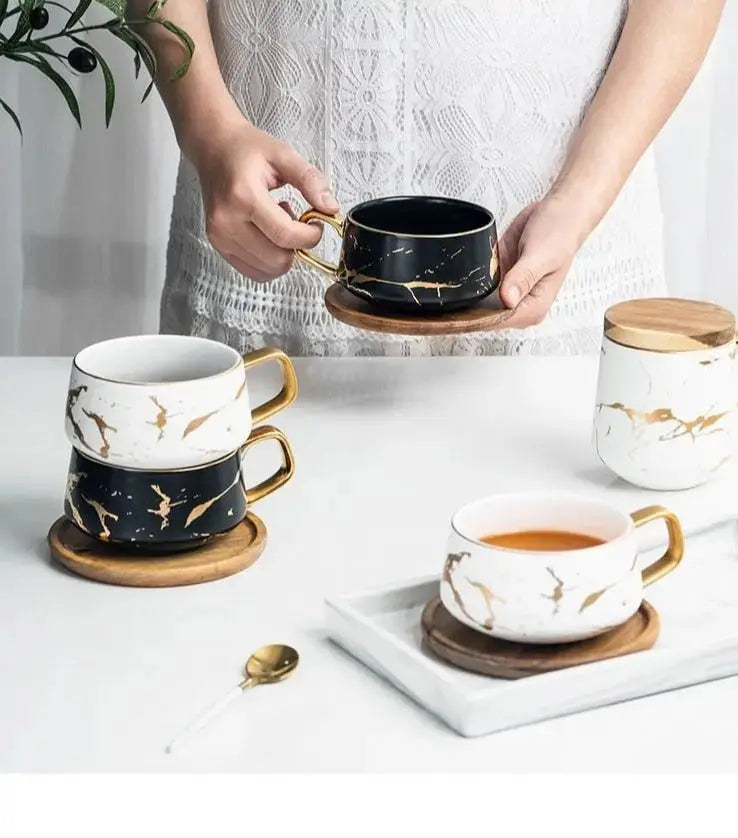 Junips | Marble Pattern Coffee Mug with Gold Decoration