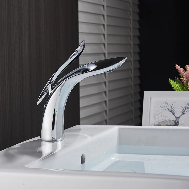 Junips | Luxurious modern bathroom faucet