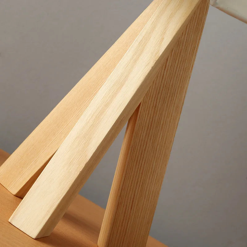 Junips | LumiHout – Modern table lamp made of wood with warm, natural elegance