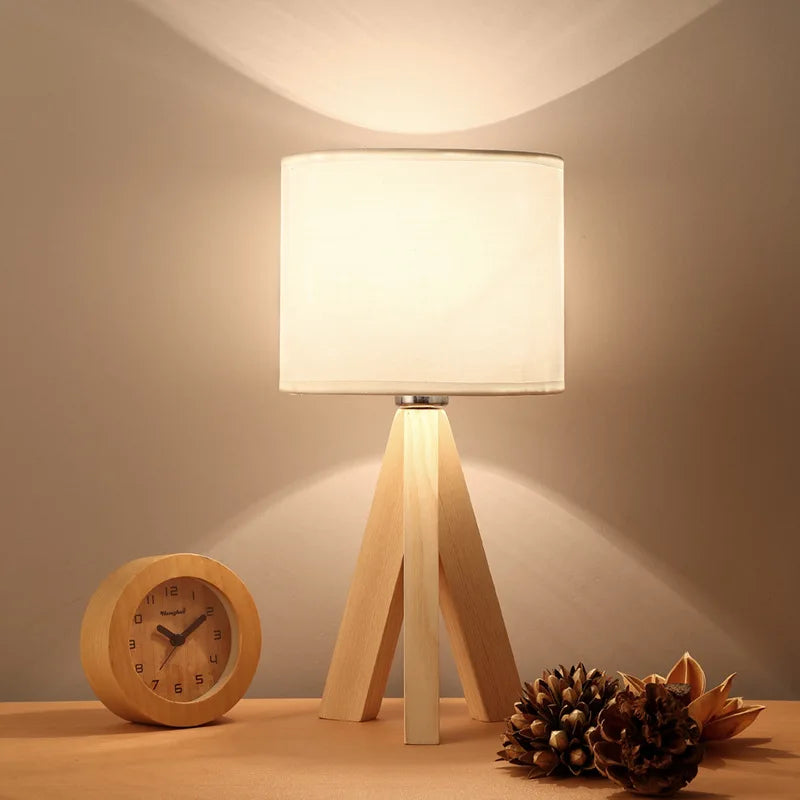 Junips | LumiHout – Modern table lamp made of wood with warm, natural elegance