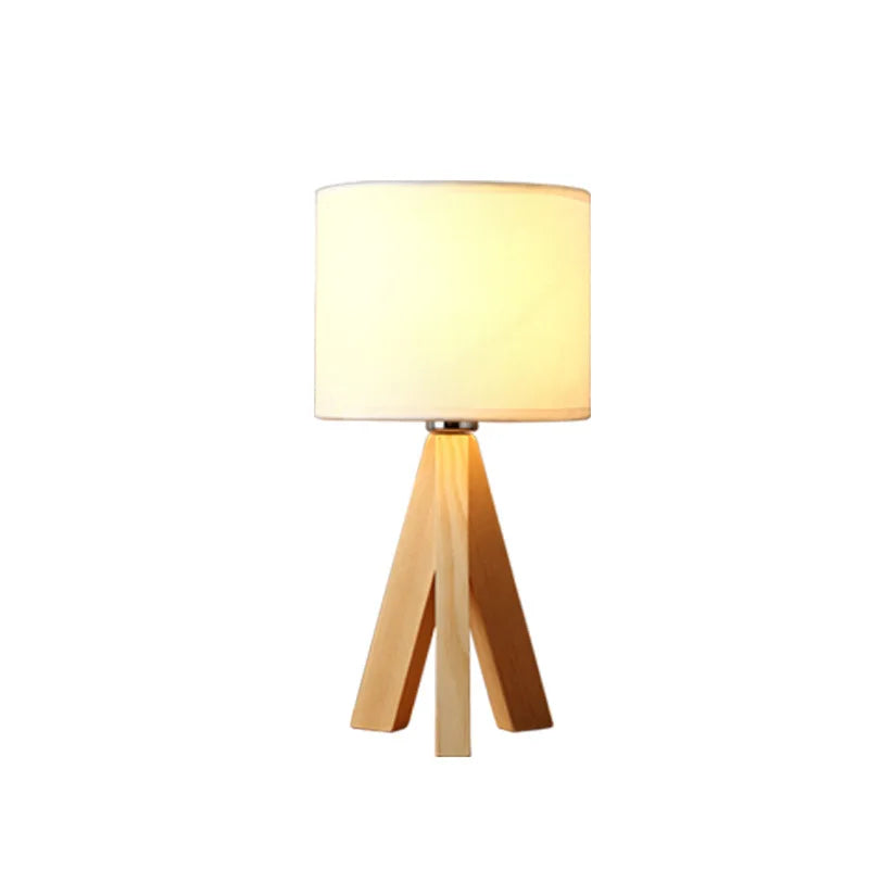 Junips | LumiHout – Modern table lamp made of wood with warm, natural elegance