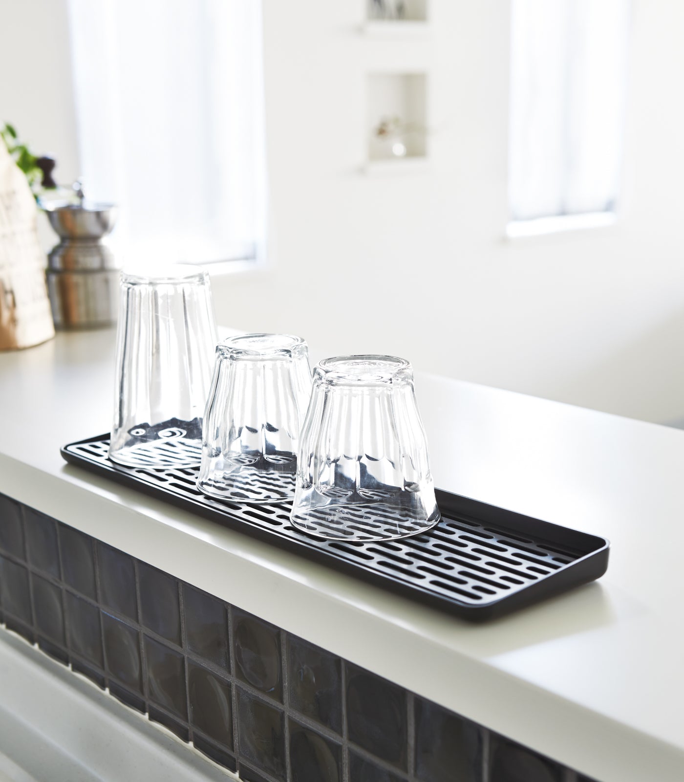 Junips | Narrow Sink Draining Area
