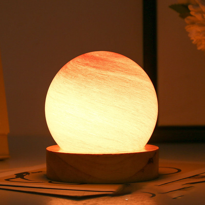 Junips | Enchanting Planet Lamp – A Universe of Colors and Dreams