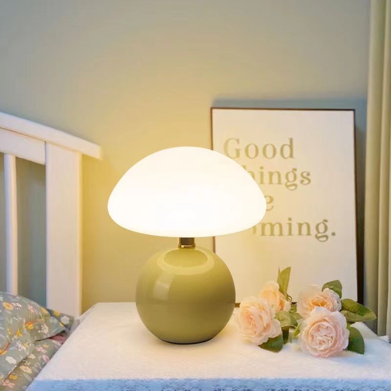 Junips | Ceramic Table Lamp with Soft Warm Lighting