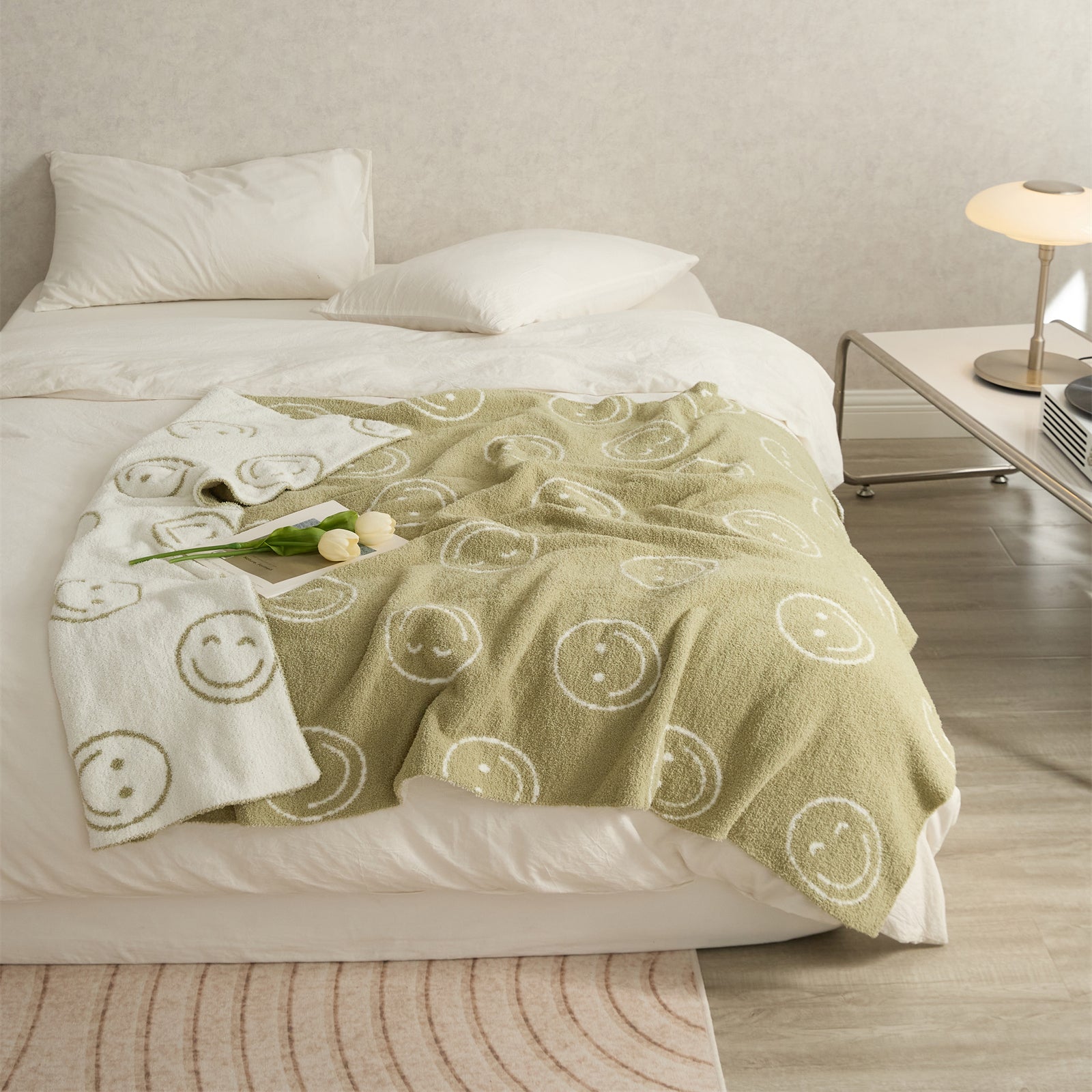 Junips | Smiley Blanket