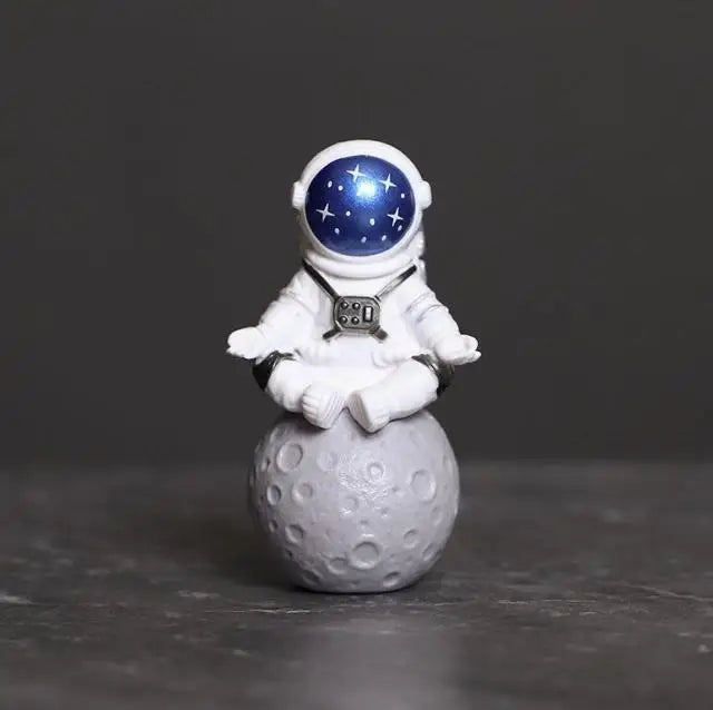 Junips | Resin Astronaut Figure Statue Space Traveler Sculpture Educational Toy Desk Decoration Astronaut Model For Children Gift