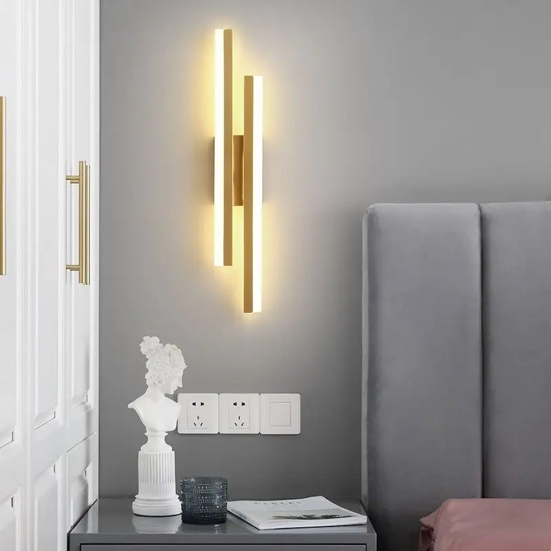 Junips | Modern LED Wall Lamp: Black/Gold Acrylic Room Decoration Light