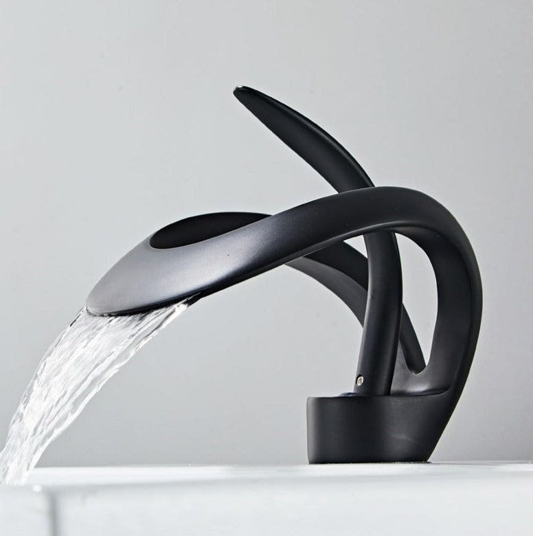 Junips | Modern curved bathroom faucet