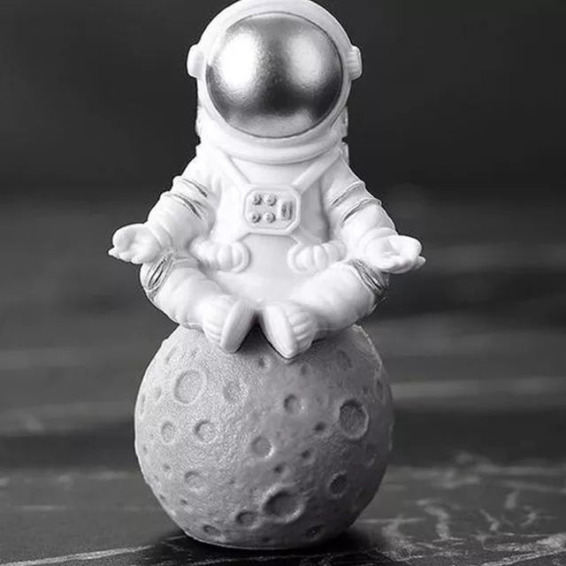 Junips | Resin Astronaut Figure Statue Space Traveler Sculpture Educational Toy Desk Decoration Astronaut Model For Children Gift