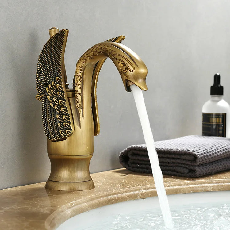 Junips | Swan Single Handle Golden Basin Faucet