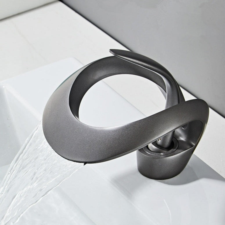 Junips | Modern curved bathroom faucet