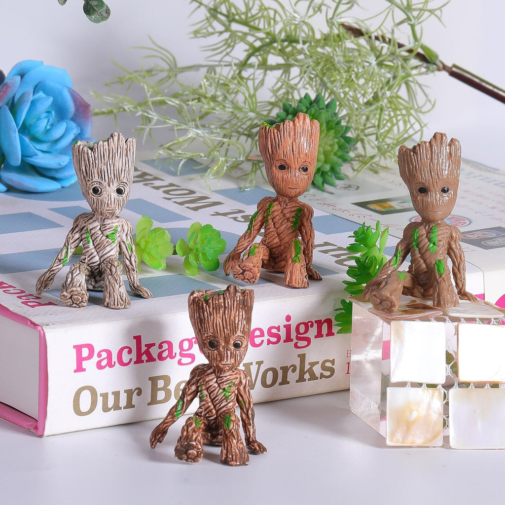 Junips | Cartoon Large Miniature Figure: Playful Office Decoration
