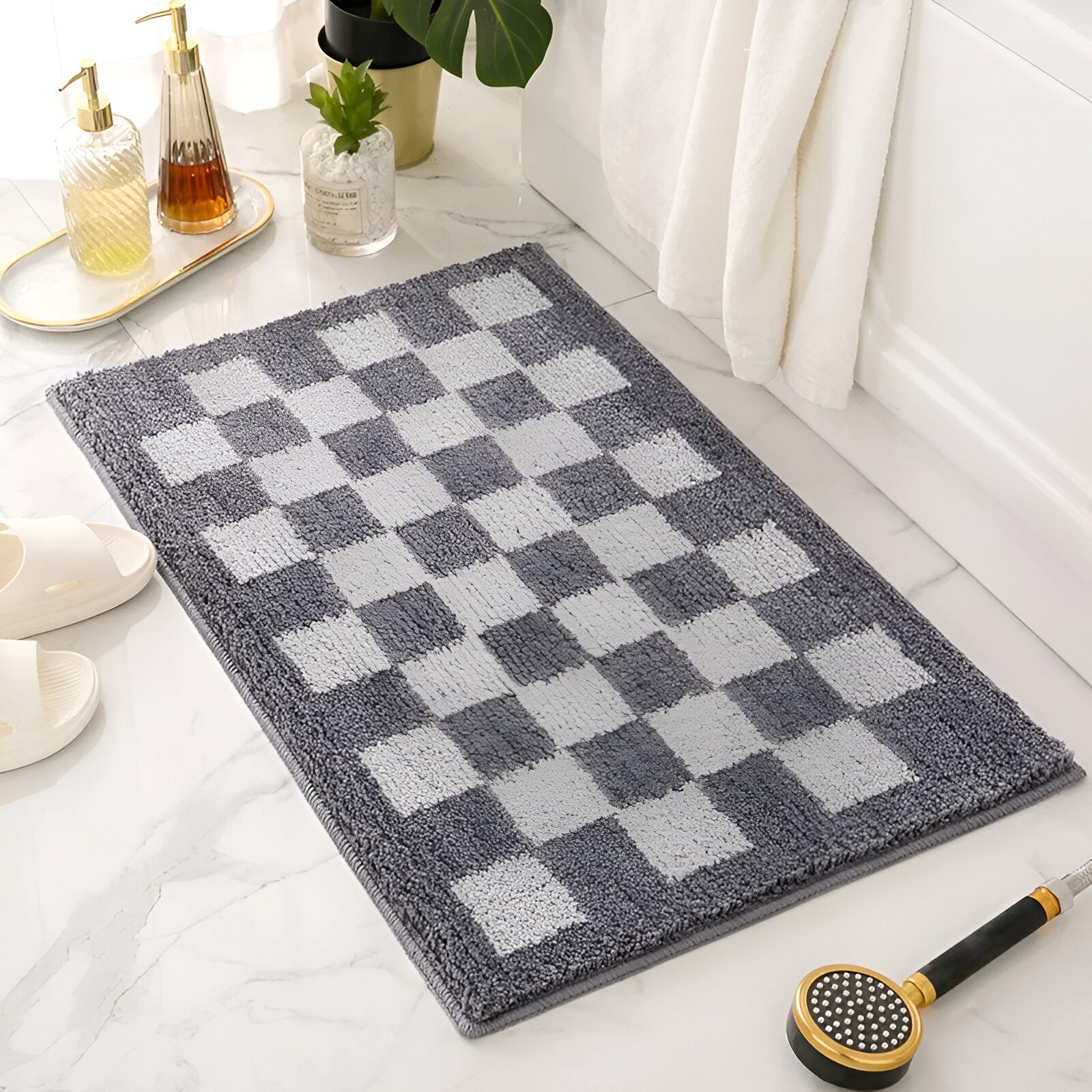 Junips | Plush Checkered Bath Mat