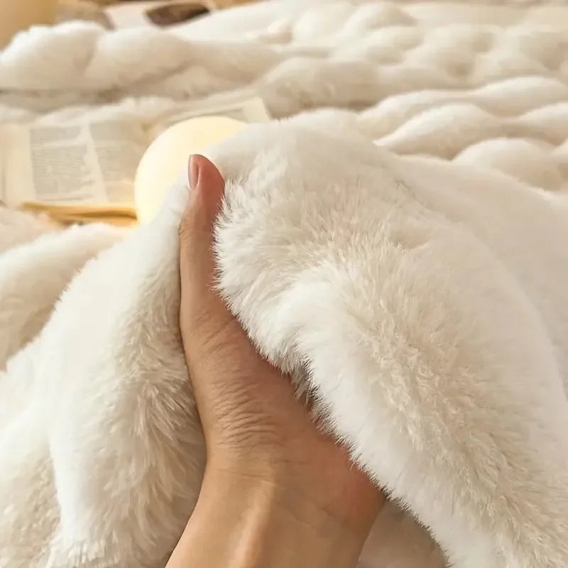 Junips | PlushCozy | Faux Fur Winter Blanket