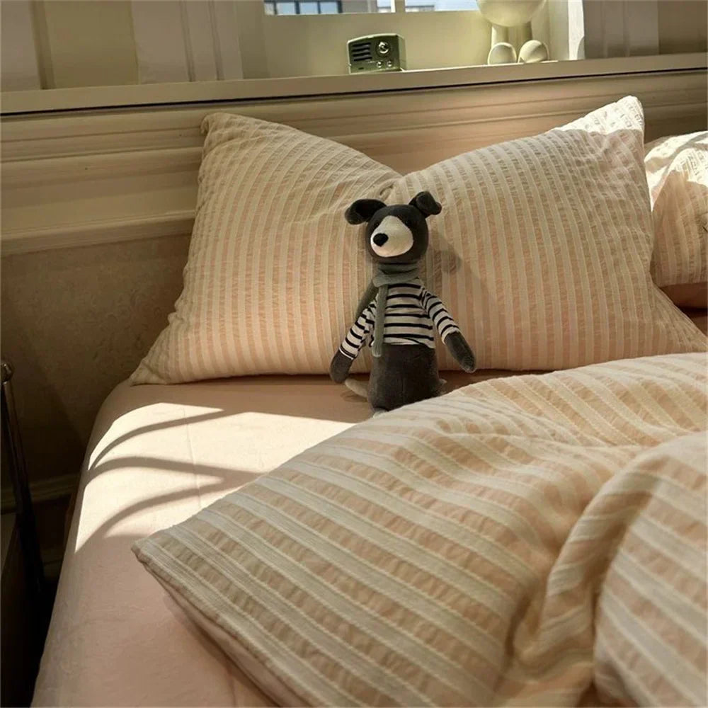 Junips | Minimalistic Striped Bed Set