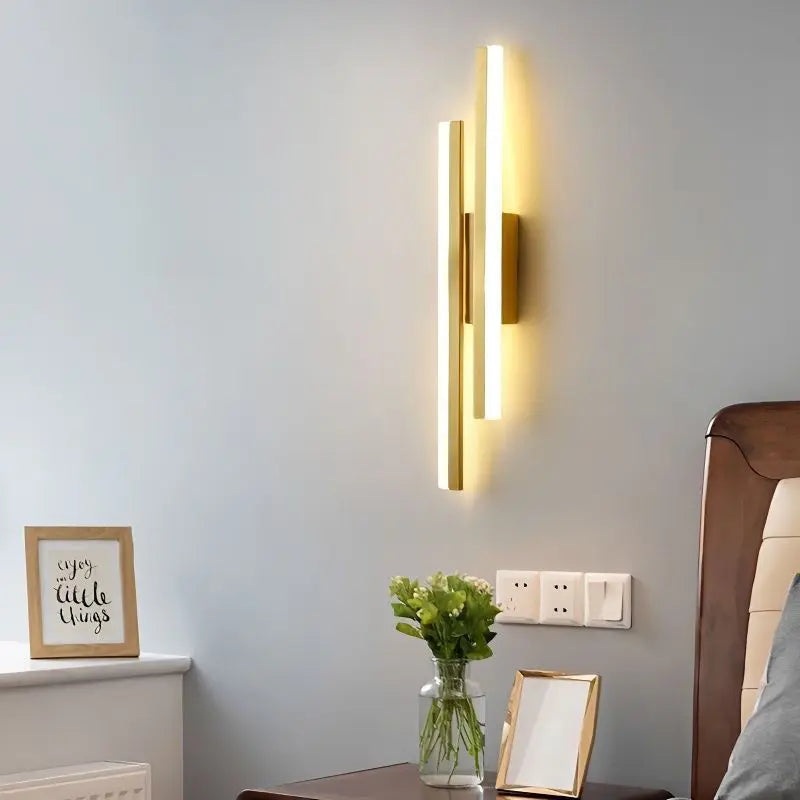 Junips | Modern LED Wall Lamp: Black/Gold Acrylic Room Decoration Light