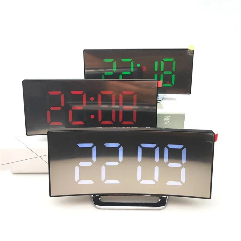 Junips | LED curved screen digital alarm clock with USB charging
