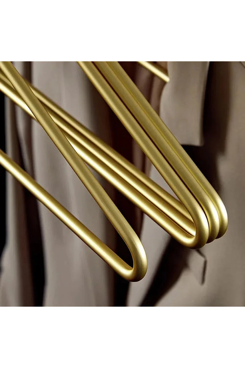 Junips | LuxeLine Metal Hanger