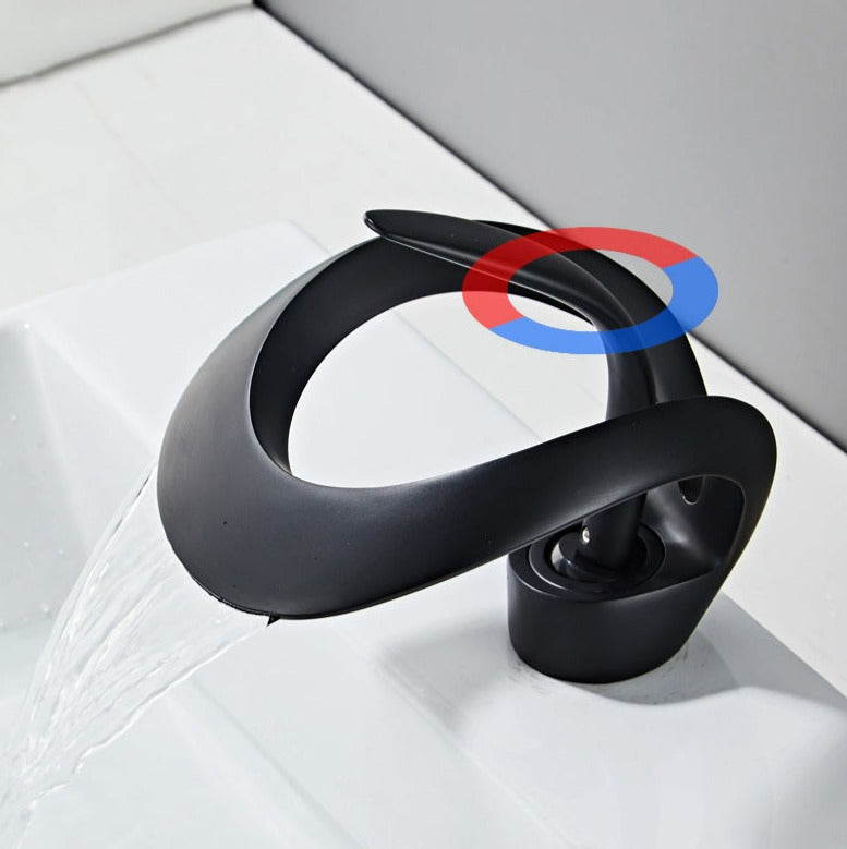 Junips | Modern curved bathroom faucet