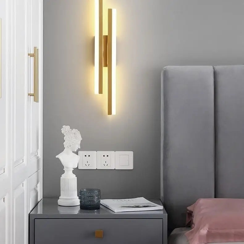 Junips | Modern LED Wall Lamp: Black/Gold Acrylic Room Decoration Light