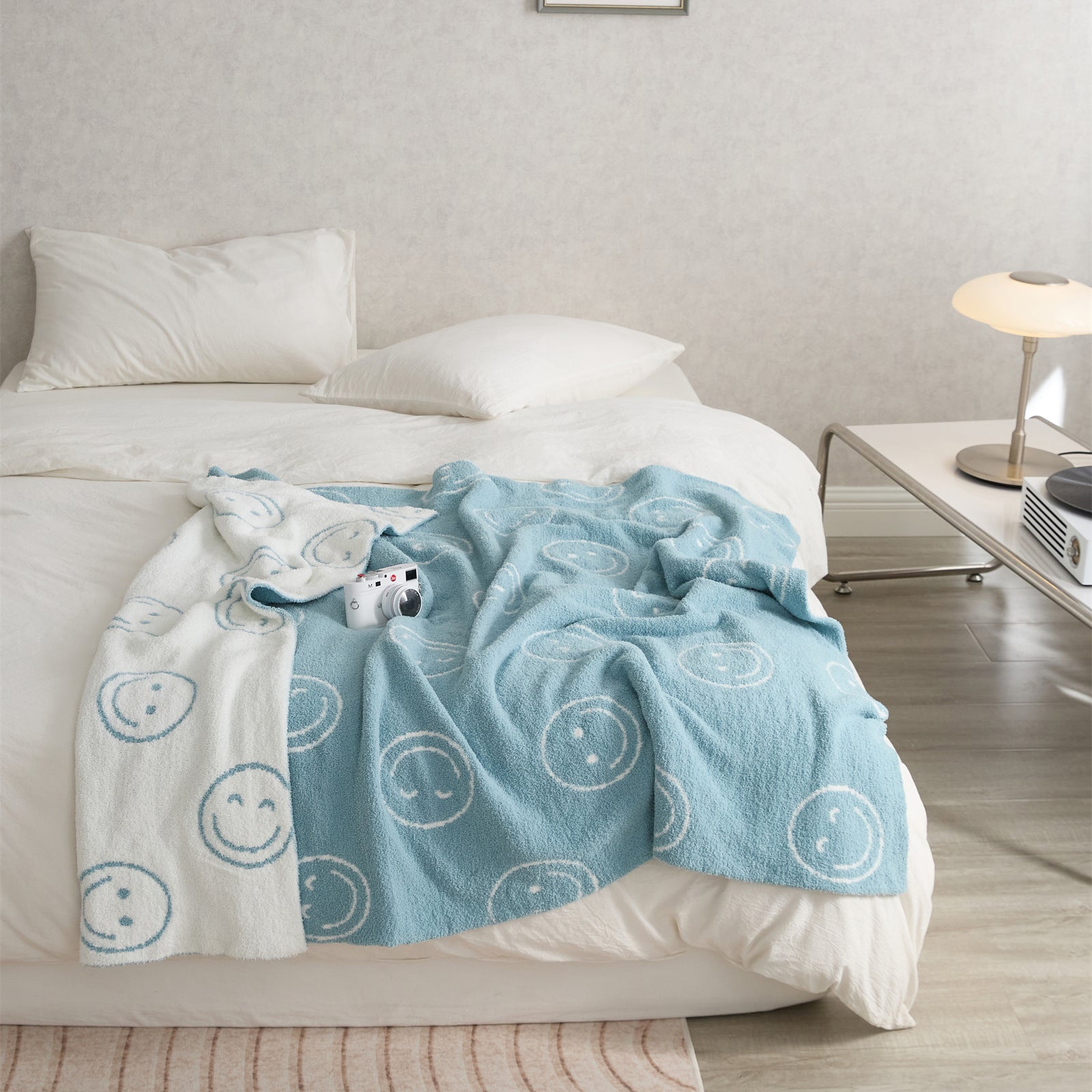 Junips | Smiley Blanket