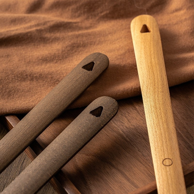 Junips | Wood long handle magnetic shoehorn