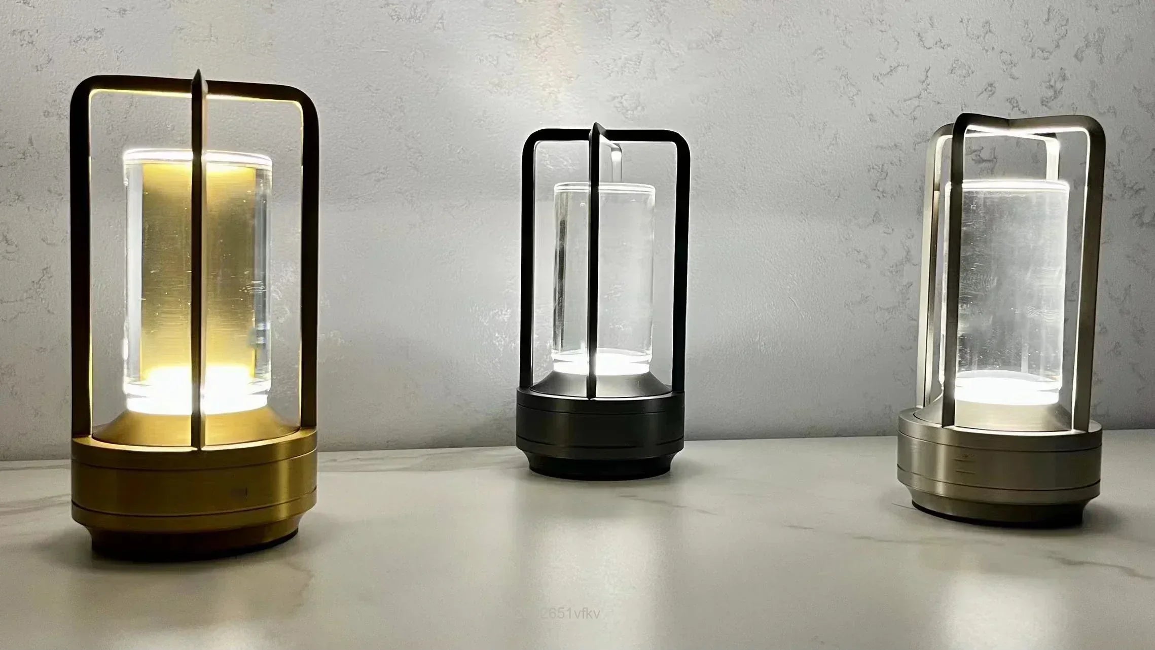 Junips | – Portable Wireless LED Lantern with Charging Station