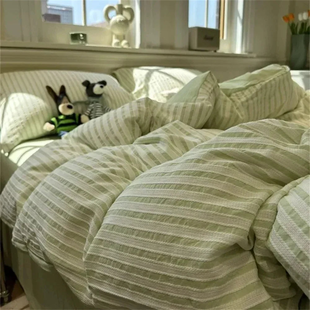 Junips | Minimalistic Striped Bed Set
