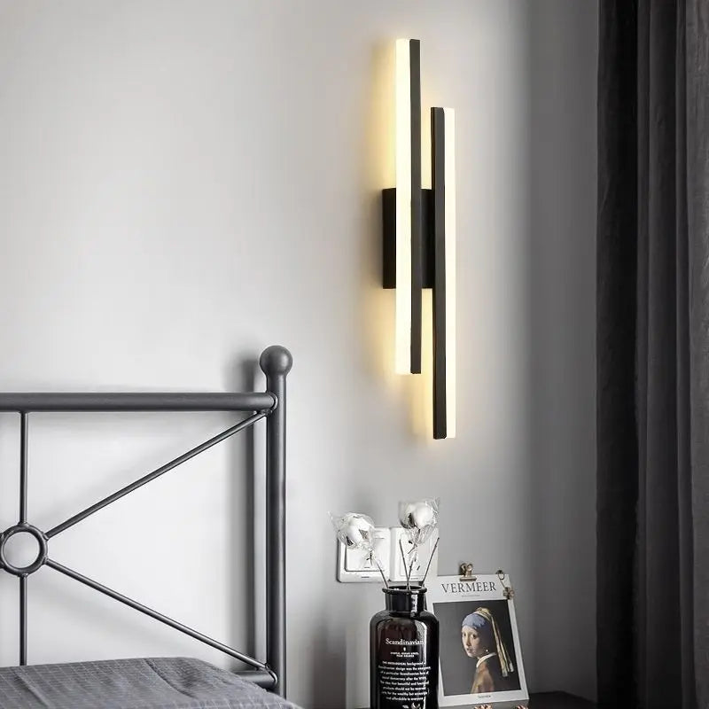 Junips | Modern LED Wall Lamp: Black/Gold Acrylic Room Decoration Light